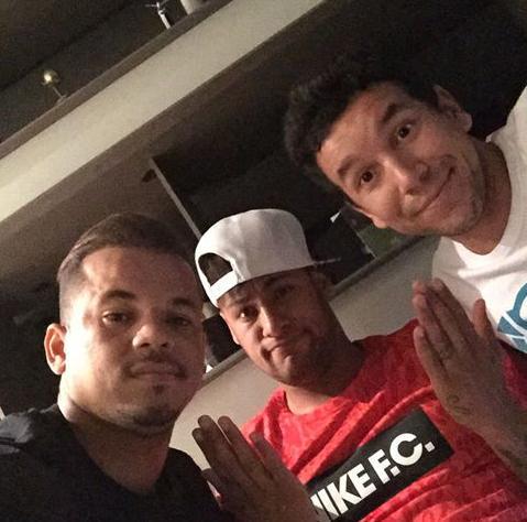 neymarqrr's tweet photo. Nasıl da özlemişim ❤❤ @neymarjr http://t.co/7taPSipD2k