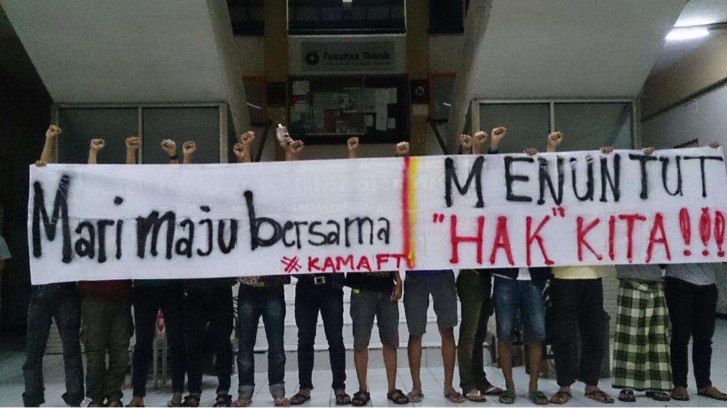 BEMFTUMS's tweet photo. Hari ini ada aksi penolakan kebijakan rektorat kumpul di GOR kampus 2 pukul 12.30 http://t.co/MuKuQbHxzy