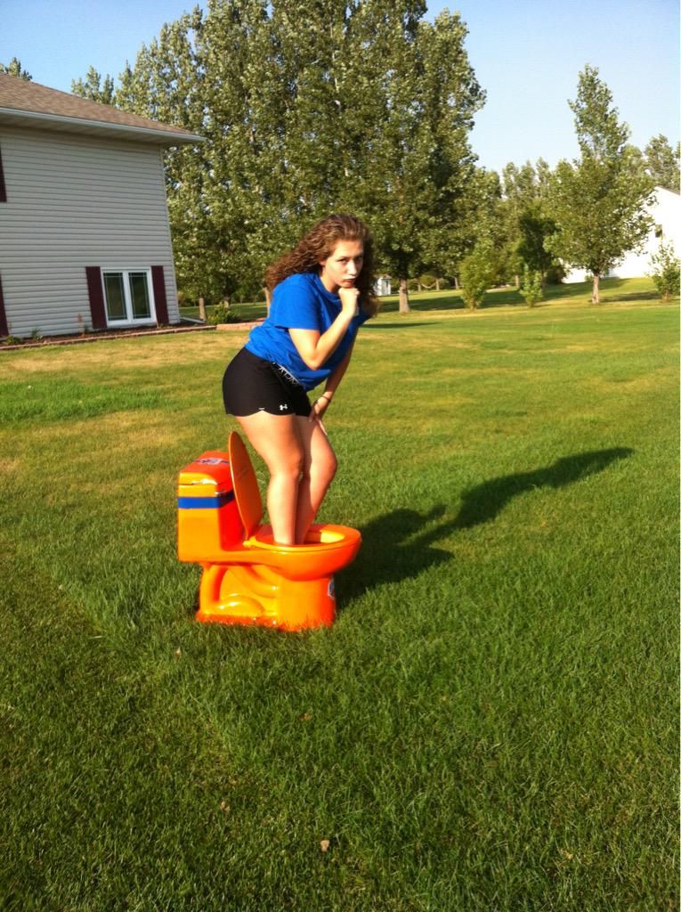 ThroneofMax's tweet photo. @GaldeMason and @mariah_schafer were just throned! http://t.co/gm4w8ojnT2