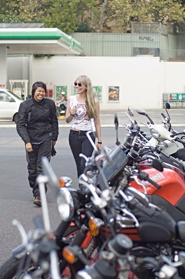 TheFoxyFuelers's tweet photo. Friendship. 😍🐺🔥 Foxy Pun and Foxy Kristi 🙌💖🙌💖 #foxyfuelers #friendship #funfearlessfree #fofus http://t.co/AlE2AvBJAJ
