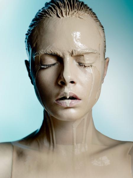 hdkmedia's tweet photo. Melting away in this #summerheat . 
#HappyBirthday to everyones fave model @caradelevingne ! http://t.co/BP7QQbZI14