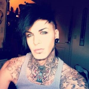 JonhMonroe's tweet photo. Diambulando de noche http://t.co/yIUDgJnNdE