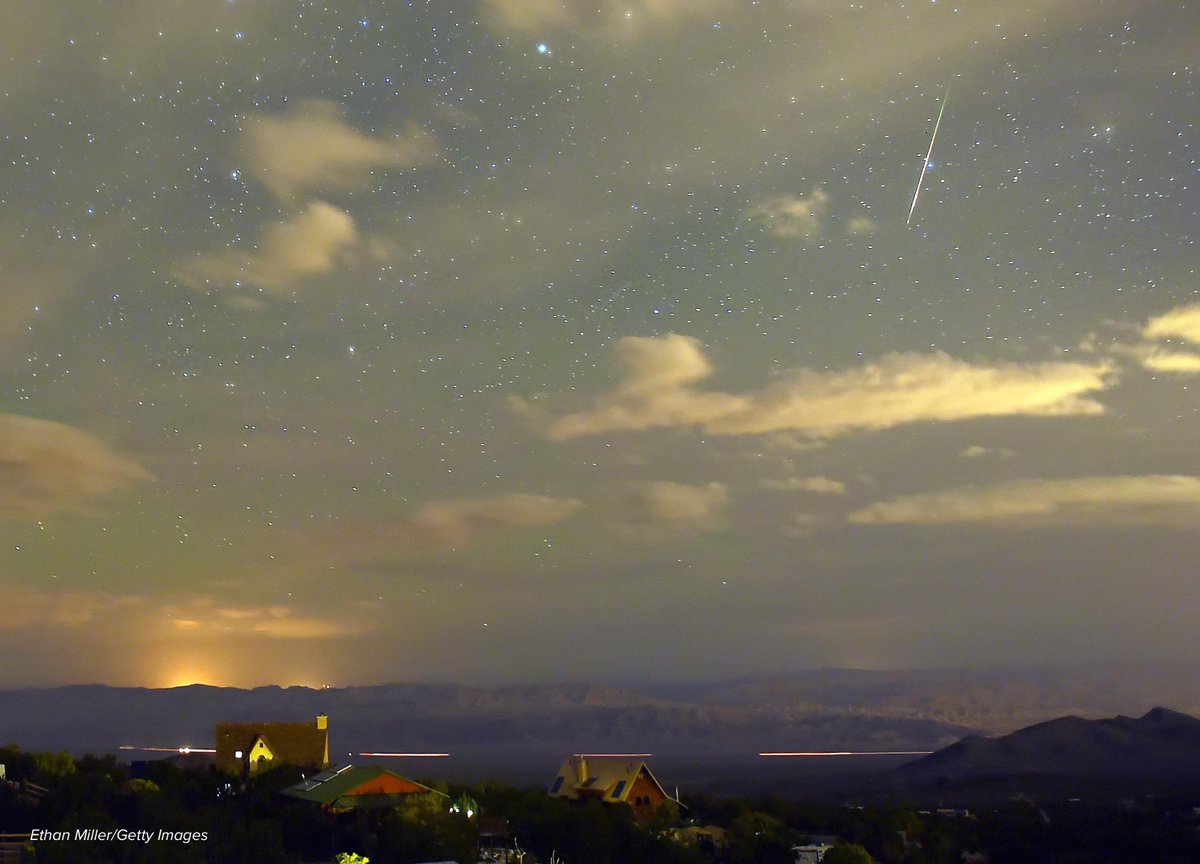 BuzzFeedNews's tweet image. A Perseid meteor streaks through the sky over Spring Mountains National Recreation Area, Nevada, tonight