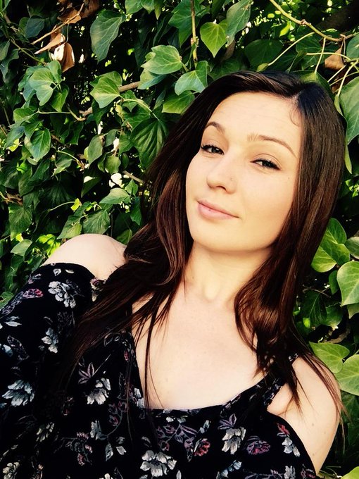 Watch Emma Ryder's leaked NSFW photo on TwXstars