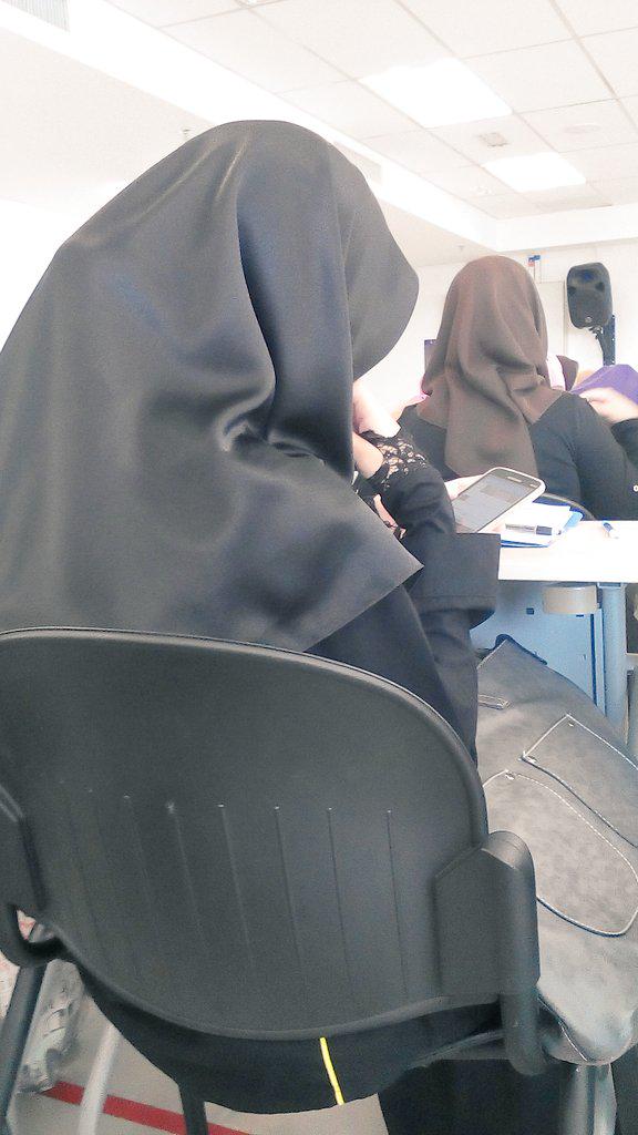 sepakatofficial's tweet photo. Sila letak fone anda jejauh. Dan fokus study bersama Sir Arm. @HayatiZamri
#adminprihatin http://t.co/ocesXHArx1