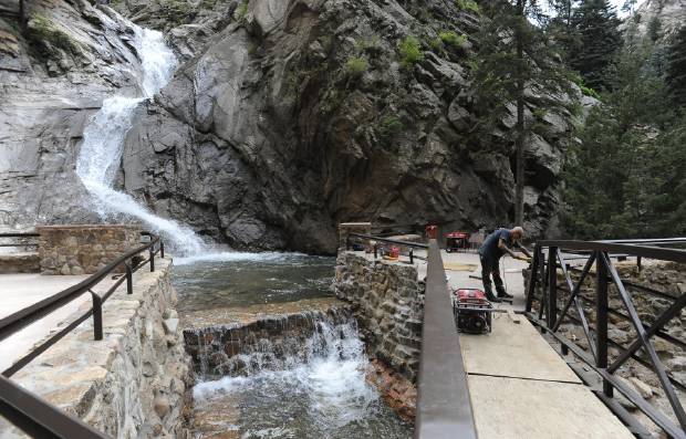 csgazette's tweet image. Video: Sneak peek at #COSprings Seven Falls - Opens Thursday!
gazette.com/colorado-sprin…