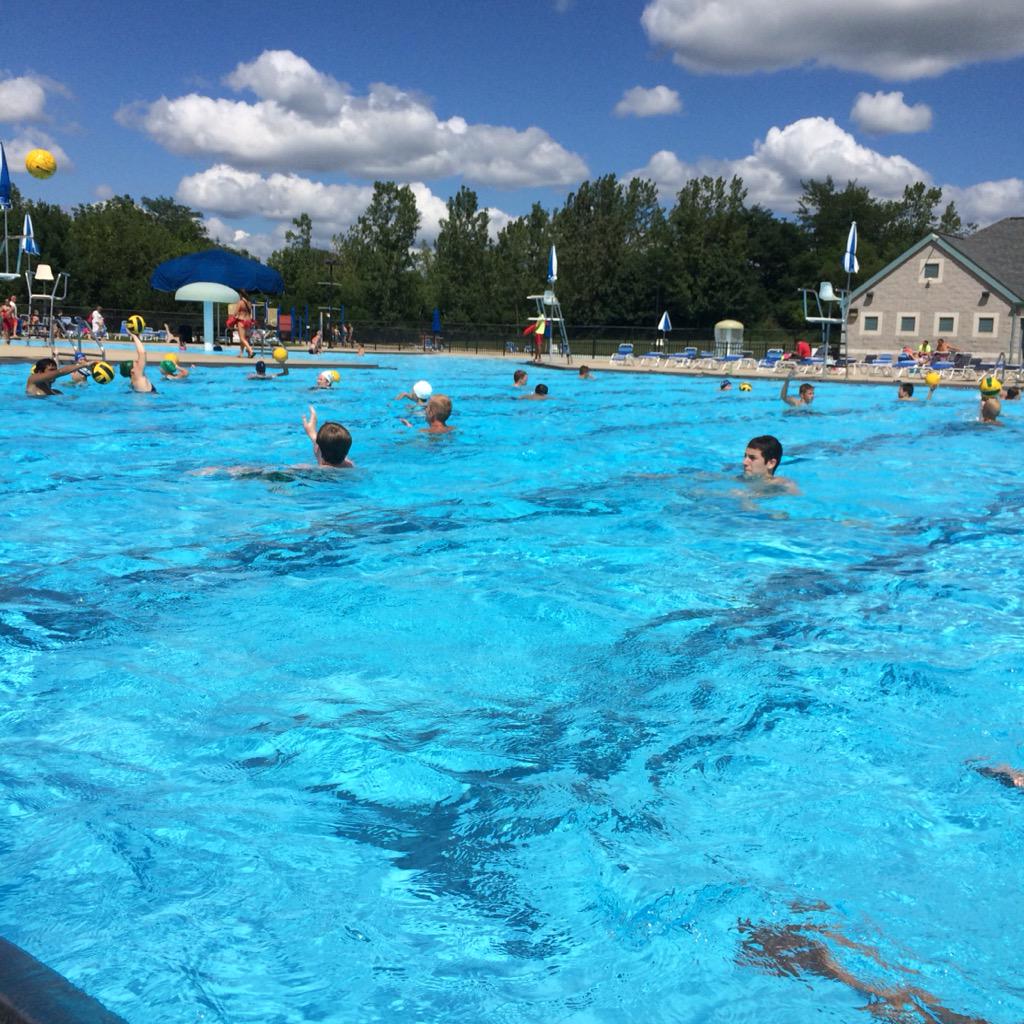 MasonWaterPolo's tweet photo. Outdoor polo in Ohio?  You betcha!  Great practice today comets! #SPFinfinity #cometstrong @USAWP @OhioWaterPolo http://t.co/8jwTc00ZMM