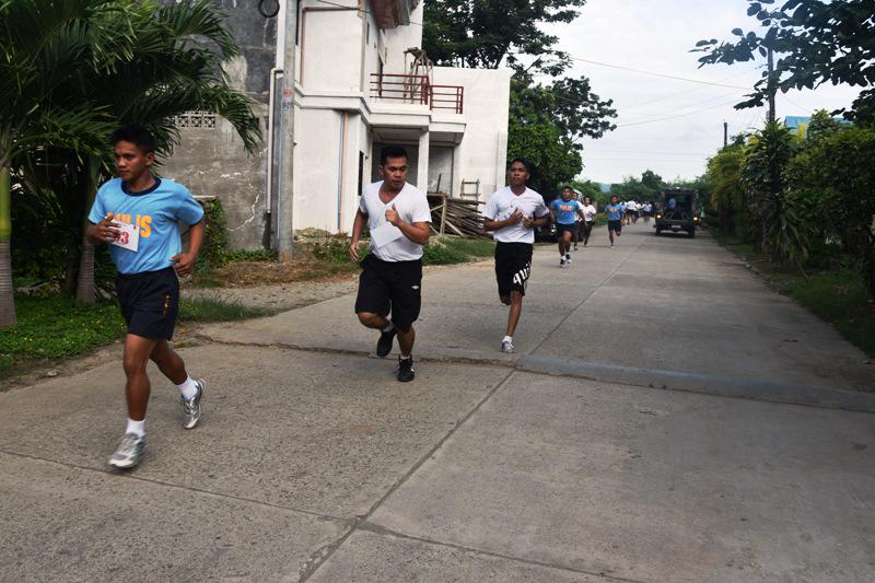 5thSABSAF's tweet photo. Joint Monthly Physical Fitness Test of 5SAB personnel and Physical Agility Test of SAF applicants. http://t.co/njjJXFIfuM