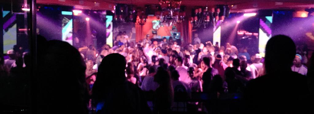 DjMiniMiniSpain's tweet photo. #ThisIsBashLine #Wednesday12 #DJMINIMINI @bash_line A FUEGOOO !! http://t.co/52T4xKThG2
