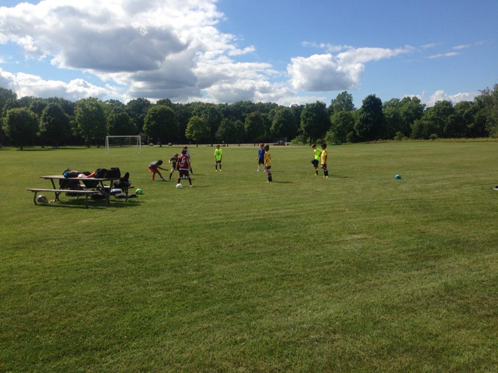 Proud coach moment today, I'm setting up as my u11s arrive &amp; they start doing rondos without me saying! &amp; only day 2!