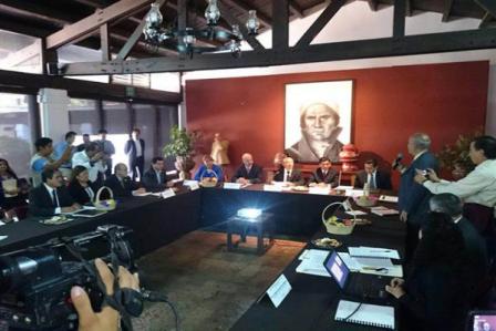 masnegocios's tweet photo. #Crean formalmente el #Instituto del #Artesano  :@CasartOficial @gobmichoacan http://t.co/pjMEh78FSp http://t.co/2vkqZ5yJjZ