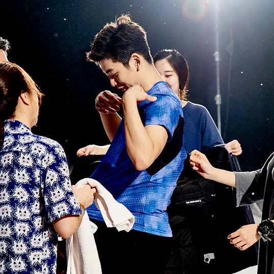 yongdaeleefans's tweet photo. [PHOTO] Lee Yong Dae for 노스페이스 (The North Face) BTS. http://t.co/mzJzLN85xl