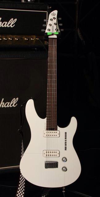 Jean-Ken Johnny ヤマハ RGXA2 ヤマハ RGXA2を使用 このギターは2.5kg