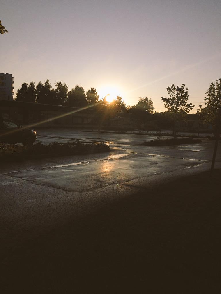 ZagrydaS's tweet photo. Just riding my bike home at 6 am so had a pretty great night  with my friends http://t.co/2eu26dt4G7