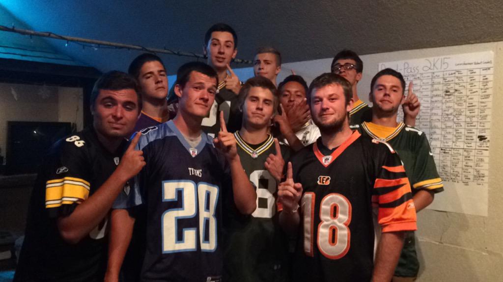 Robbie9022's tweet photo. S/O to the Pond Pass Fantasy Football league for another great draft to start the season #draftday #threetightends http://t.co/HiYB4vJvxO