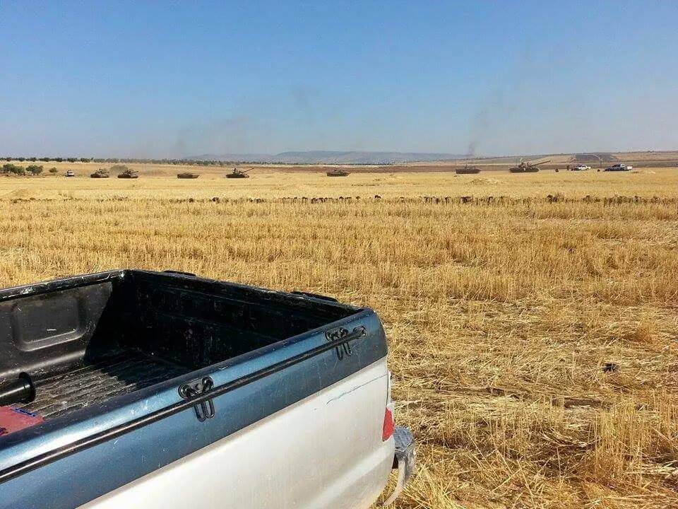 YousefNat's tweet photo. #Islamic_front and #FSA Tanks attacking Isis points in the norther countryside of Aleppo
close to the Turkish border http://t.co/X5iQ62Tw4R