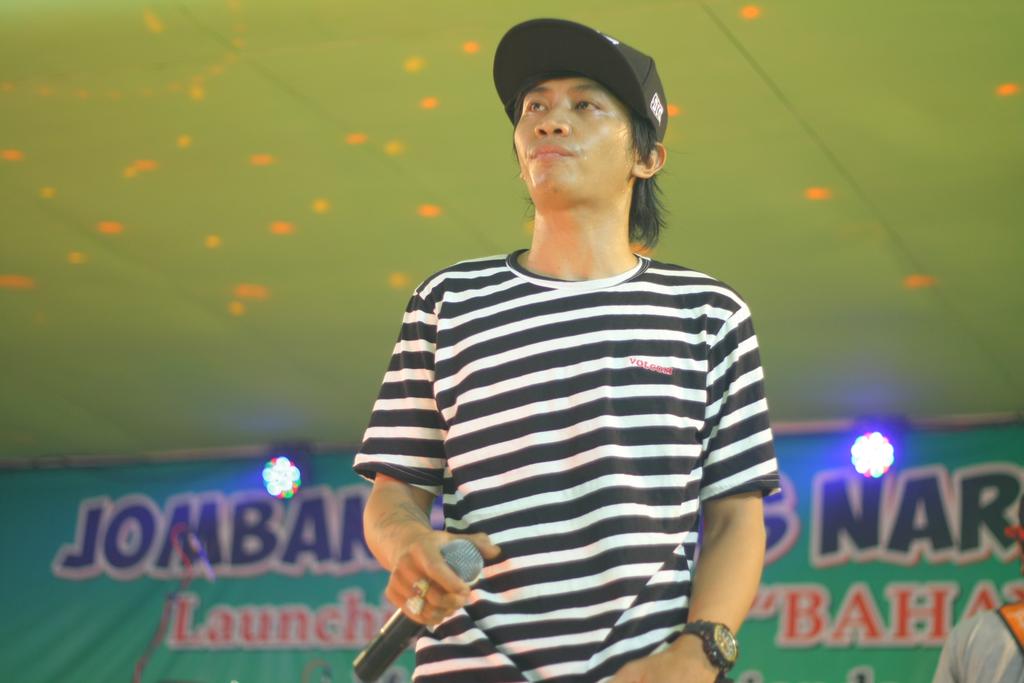 berastareggae's tweet image. Live perform at undar jombang