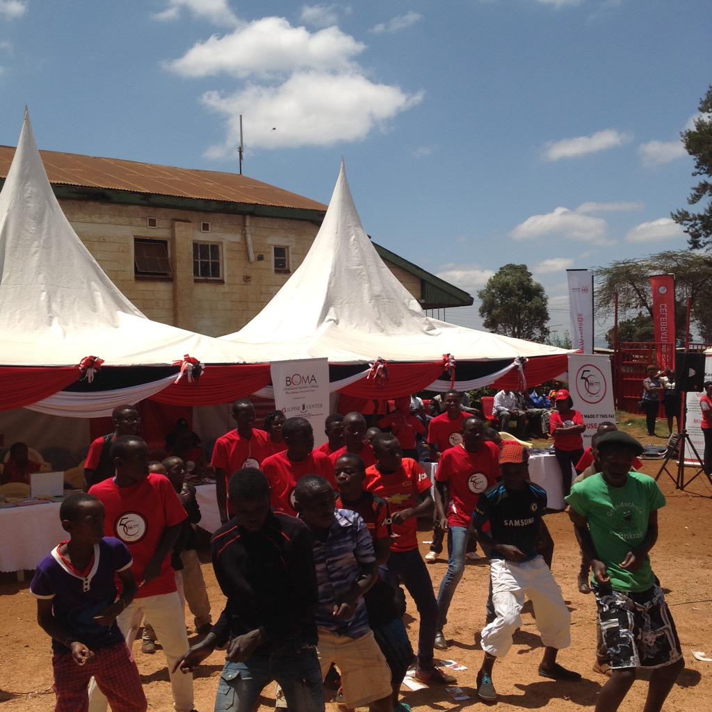 KenyaRedCross's tweet photo. KRCS #Nyeri youth dance groups Radioactive &amp; Proactive showing their moves at #WhispersPark Celebrating #RedCrossat50 http://t.co/nImdEqk6q8
