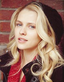 SE BUSCA
Hana Tate
FC: Teresa Palmer
¿RT? mi loca rubia está desaparecida