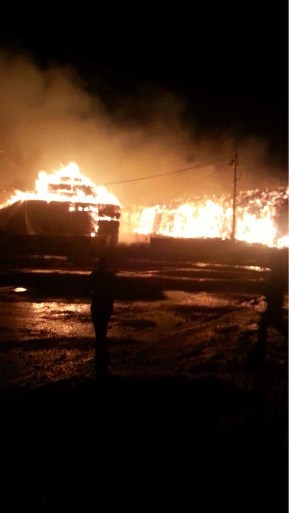 alfrekjv's tweet photo. Fuerte incendio en la ganadera SuKarne, Se solicita servicio urgente de grúa telescópica cc @Noticierista @noroestemx http://t.co/p1QQcVIVEw
