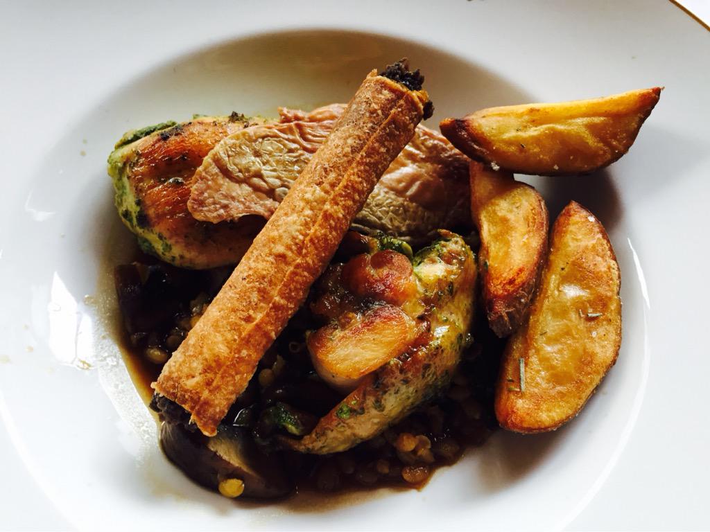 winsordobbin's tweet photo. Fabulous lunch at @CoombeYV as finale of the #YVWP2015 #wine #food @YarraValleyWine http://t.co/qG55ZPjFpj