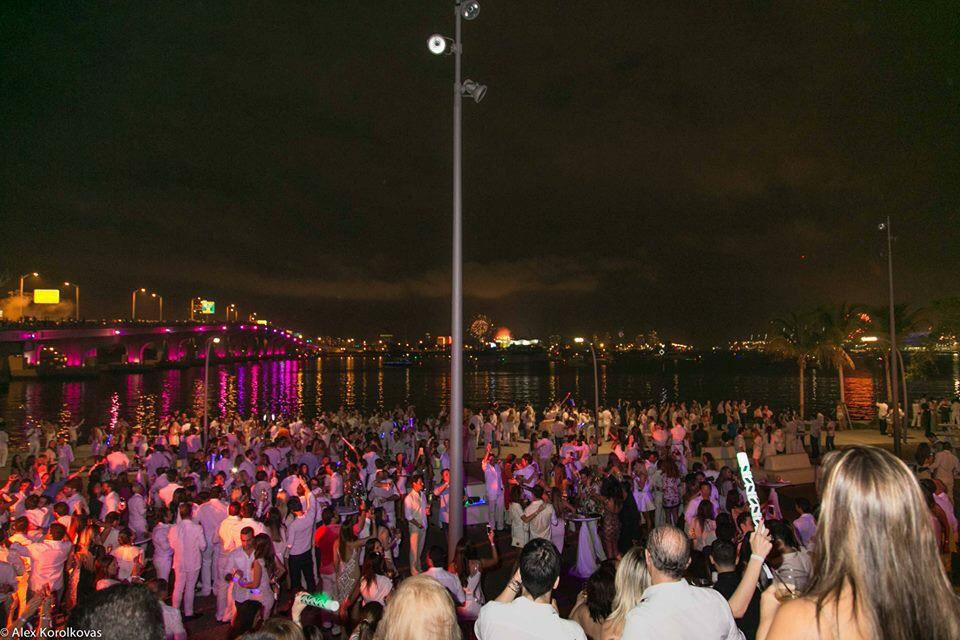 FiveStarNYE's tweet photo. #FiveStarNYE #TheBestPartyofMiami #Miami #NewYearsEve #AnoNovo #MiamiVIP #SouthBeach #SouthBeach #reveillon2016 http://t.co/niJHEIORnM