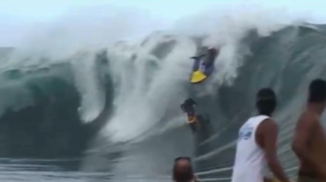 Day out from Billabong Pro in Tahiti, we visit some of Teahupo'o's biggest wipeouts: 9news.com.au/world/2015/08/… #9News