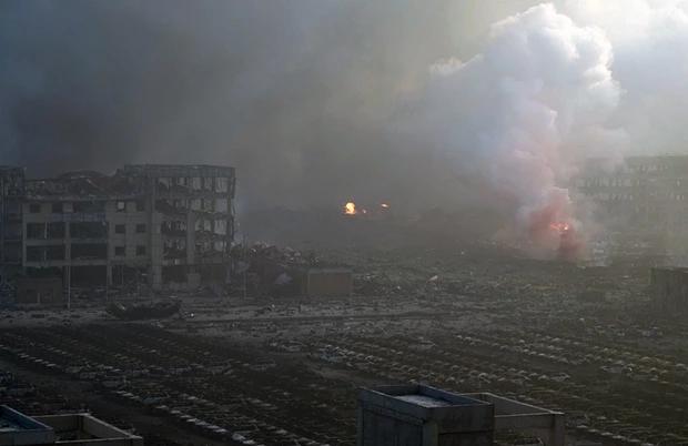 chaiflor's tweet image. A great explosion in Tianjin, China killed 44 (in a report). Foto courtesy from theguardian.com.