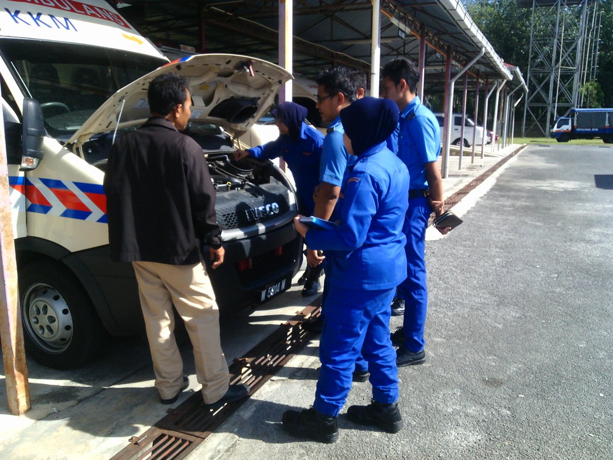Jpamsik's tweet photo. latihan penyelengaraan kenderaan PDPA SIK bersama Pihak Hospital Sik   @JpamKedah @kpjpam @JPAMtwiter http://t.co/p3QGPmTrwJ