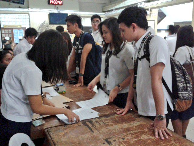abtheflame's tweet photo. Ima Domingo (PRO) at Ralph Jariño (Auditor), naghain na ng kandidatura sa ilalim ng partidong Dekada. #ABHalalan http://t.co/fOJJc3MbUp