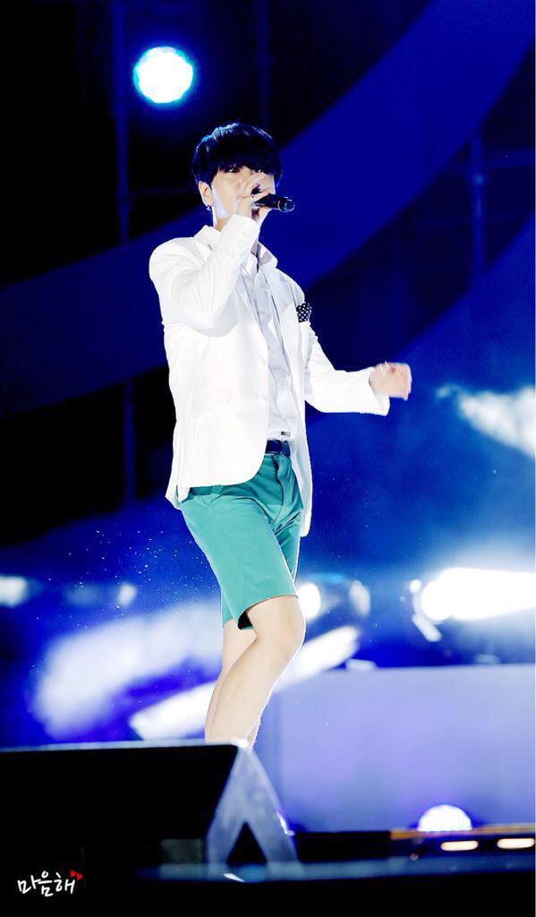Closealllife's tweet photo. #ABline #yehee #yechul http://t.co/Gt0SQ5sGxL