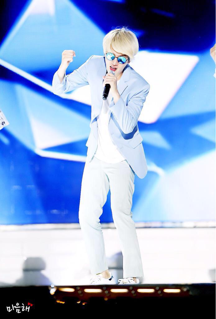 Closealllife's tweet photo. #ABline #yehee #yechul http://t.co/Gt0SQ5sGxL
