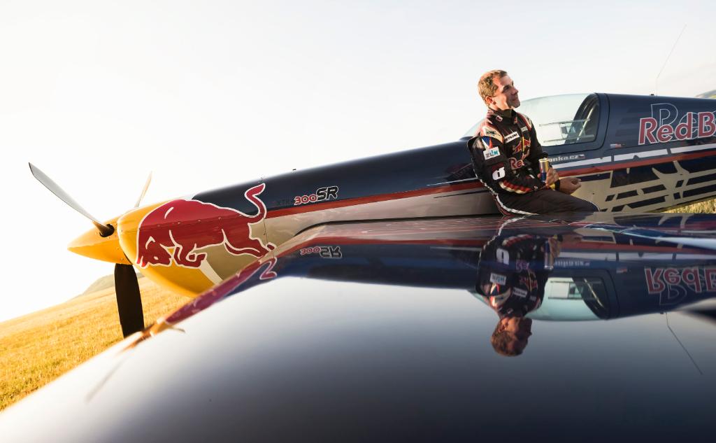 redbull's tweet photo. Sunset fly-by. http://t.co/h4BBka9K7s @MartinSonka http://t.co/DuaWpFt8fj