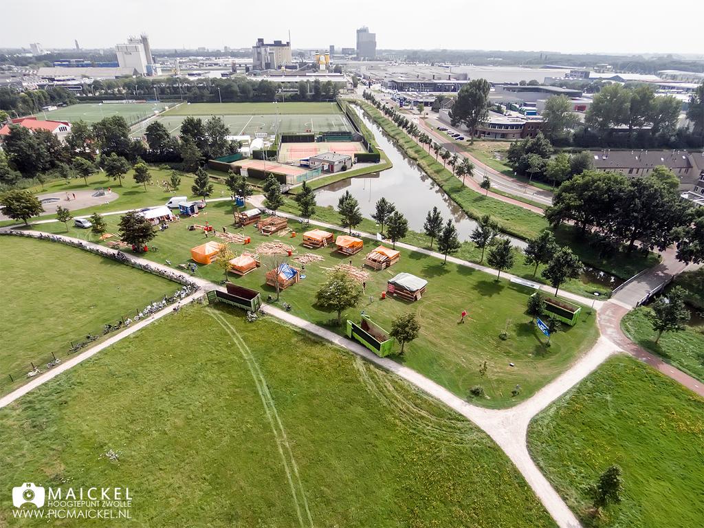 Moe maar voldaan met een bak koffie erbij nagenieten van een geweldig Huttendorp van <a href="/WijkverWVF/">Wijkvereniging WVF</a>