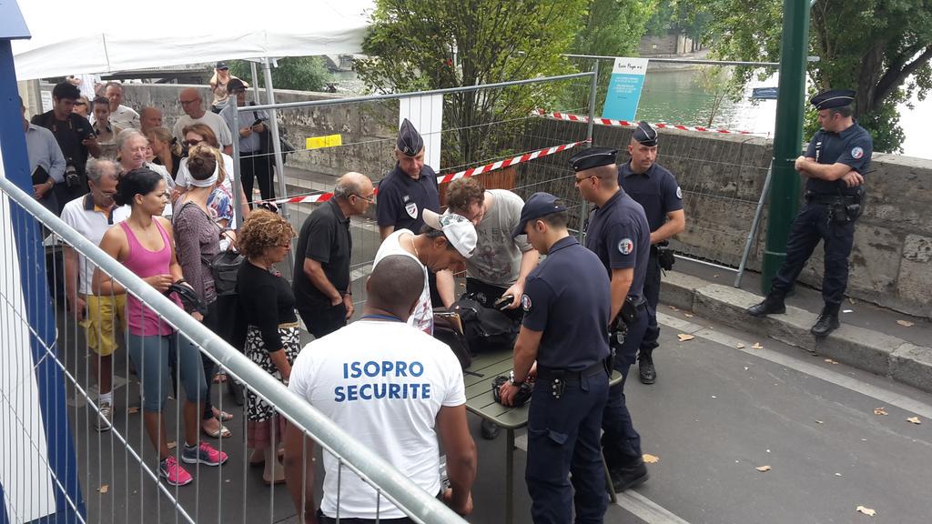 "Tel Aviv sur Seine" à Paris Plages : une initiative qui ne passe pas CMRofJZWgAAnHmX