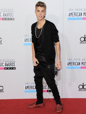 EMAvoteOfficial's tweet photo. One Direction VS Justin Bieber

RT for One Direction
FAV for Justin Bieber

#MTVHottest One Direction http://t.co/q5oskX9bRZ
