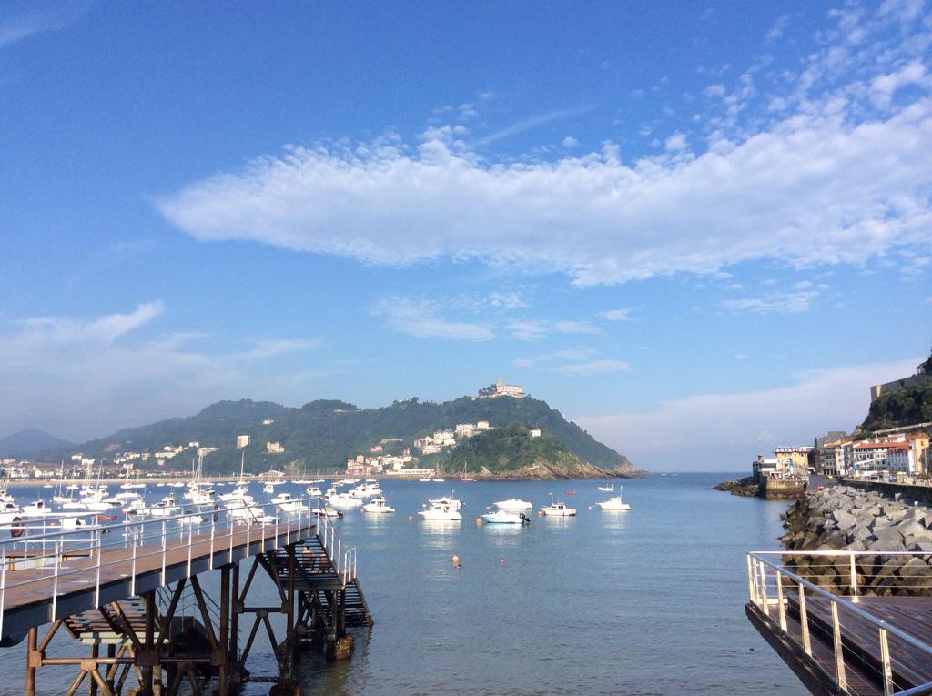 ¡Vaya día para seguir disfrutando de nuestra semana más grande! #AsteNagusia2015 #SanSebastian <a href="/Akelarre_PS/">Akelarre</a>