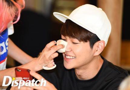 almightykeybeom's tweet photo. 150813 Onew - Starcast Update: SHINee Summer Picnic http://t.co/MFJBB61paX (4P) http://t.co/OhWpEKPwU1