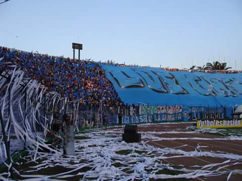 chueco_67's tweet photo. Felicitaciones a @ClubBlooming46 @Vamo_Academia por el titulo ganado...Abz grande!!! Q sigan los exitos... http://t.co/l0aebASC7v