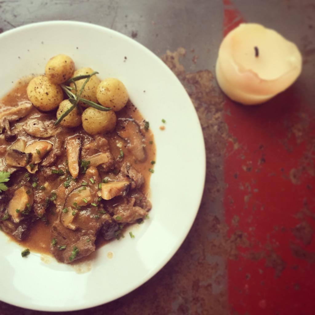 Tiberilondon's tweet photo. Fricandó is ready, ideal for such a grey day. Braised beef, wild shrooms  &amp; roasted baby potatoes. @StarbyHD from 6! http://t.co/5KZAz6CCH4