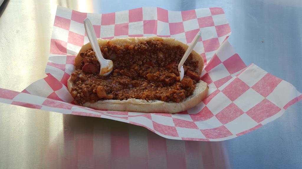 carlapattona's tweet photo. Ya esta el chilidog ! #caiganle #aulasII5topiso #tecva #pattonsfood http://t.co/vP6OVNWa17