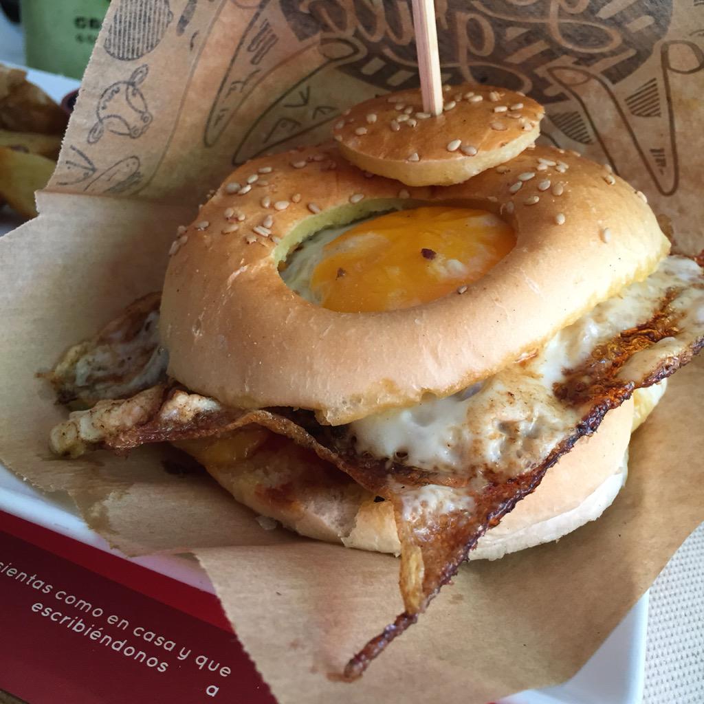 MadridSeduce's tweet photo. Hoy en @GoikoGrill probando la Cristiano de #GoikoGrillPR y la Joa de #GoikoGrillSE y las 2... ¡riquísimas! #GoikoPPF http://t.co/X6gU4KR9Do