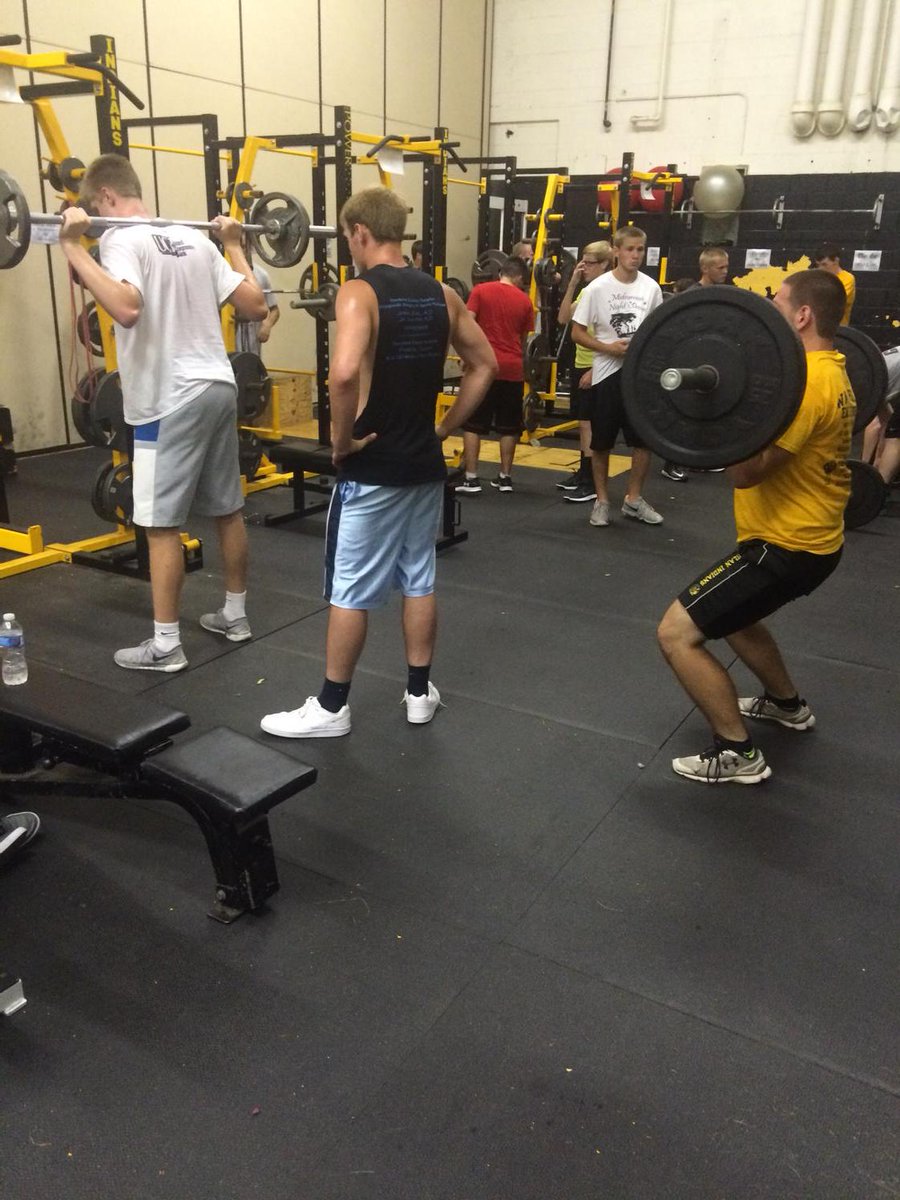 MilanIndianFB's tweet photo. 3rd Period S&C working! #LowerBodyGrind http://t.co/rFNQbXcNTL