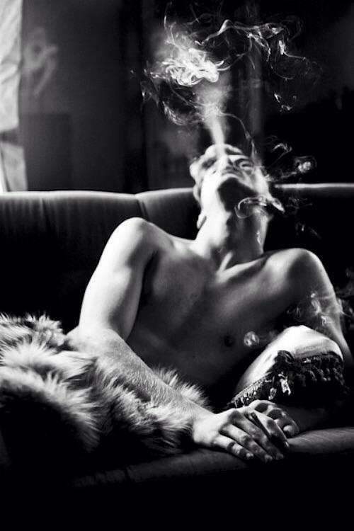 me_tiens's tweet photo. Spent my lover lounges
I savour the sight and smell
Perfectly pleased once more http://t.co/gaRyj3wBDS