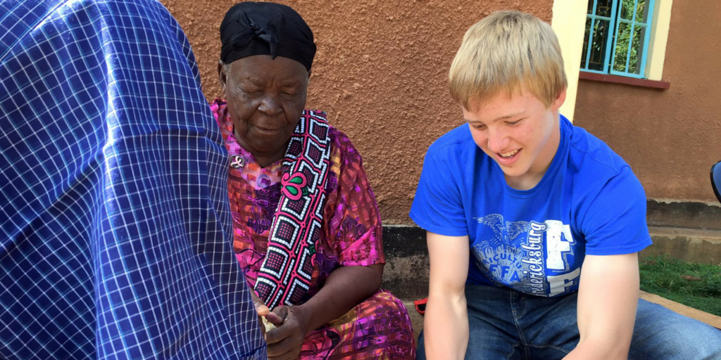WorldFoodPrize's tweet photo. #BRIntern spending time with Mrs. Sarah Obama in Kisumu, Kenya! http://t.co/WWcyrfeRwj