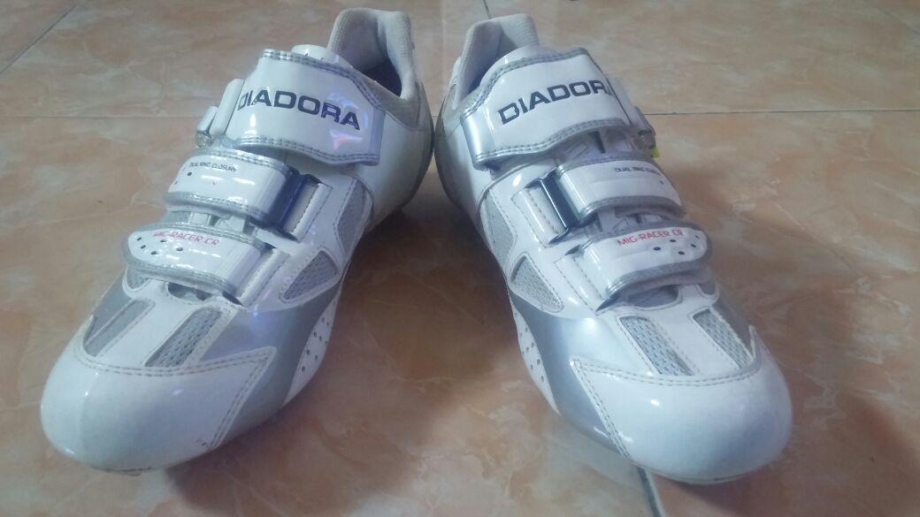 Courier Behind Bar tweet media