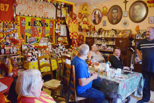 lavoixdunord's tweet image. #Liévin: chez la famille Dupuis, la maison est « sang et or » du sol au plafond vdn.lv/Qn6fsh