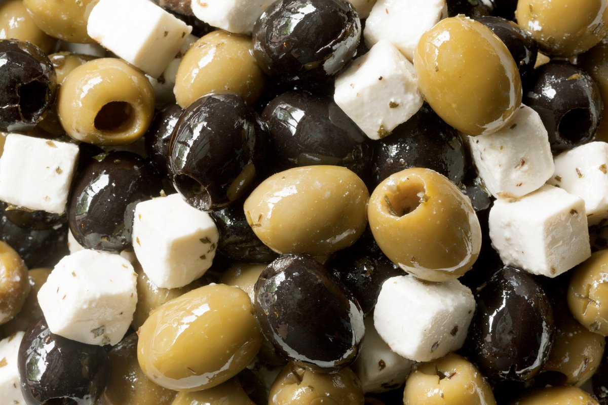 Onze olijven met zachte kaas zijn ideaal als borrelhapje of als lekkere vulling voor een zomerse quinoa salade!