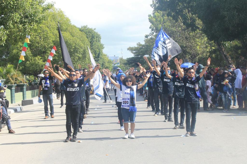 InterClubIndo's tweet photo. Keren nih acara gerak jalan yg diikuti @ICIKendari dalam menyambut HUT RI ke 70. 👍 #ForzaINTER http://t.co/4RpyIf6eFI
