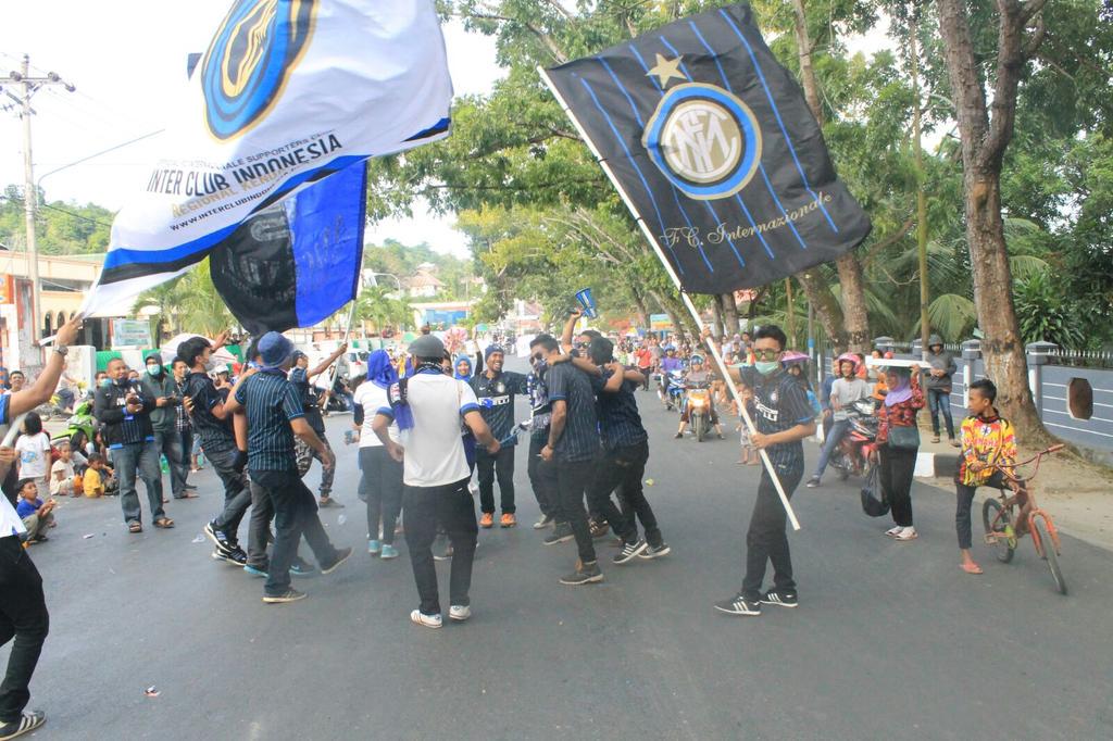 InterClubIndo's tweet photo. Keren nih acara gerak jalan yg diikuti @ICIKendari dalam menyambut HUT RI ke 70. 👍 #ForzaINTER http://t.co/4RpyIf6eFI
